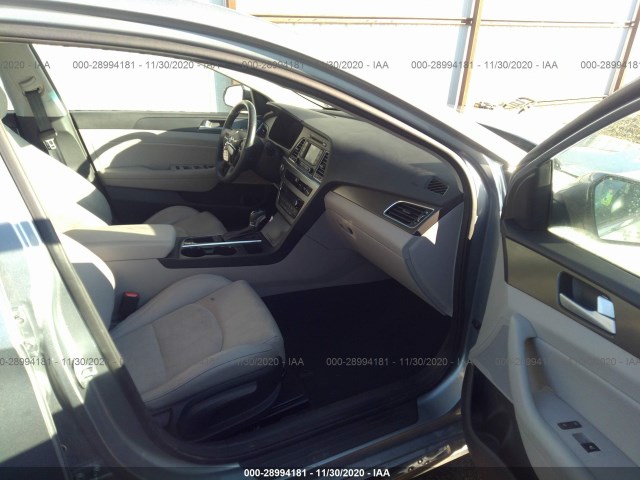 Photo 4 VIN: 5NPE34AFXFH111738 - HYUNDAI SONATA 