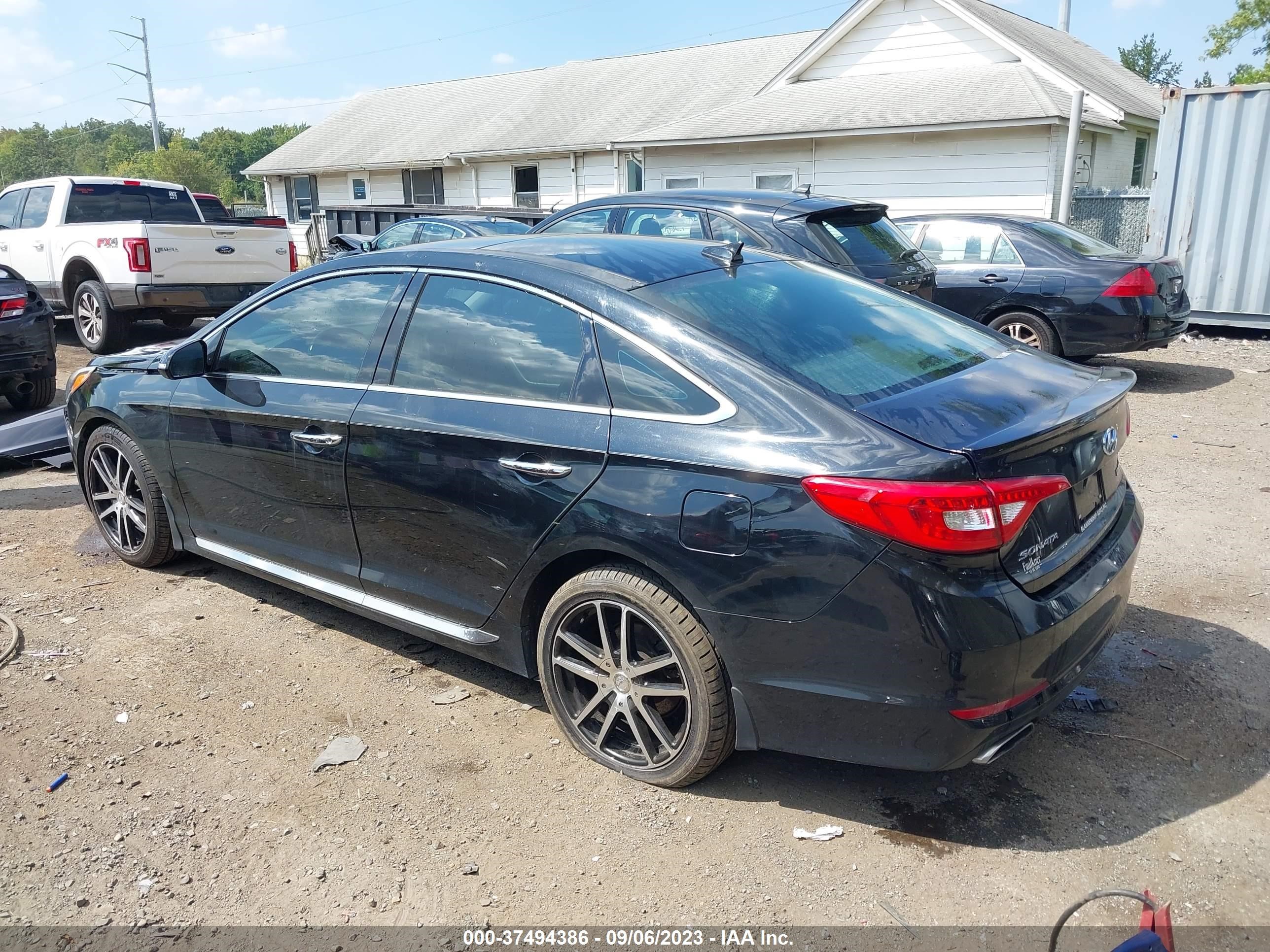 Photo 2 VIN: 5NPE34AFXFH129351 - HYUNDAI SONATA 