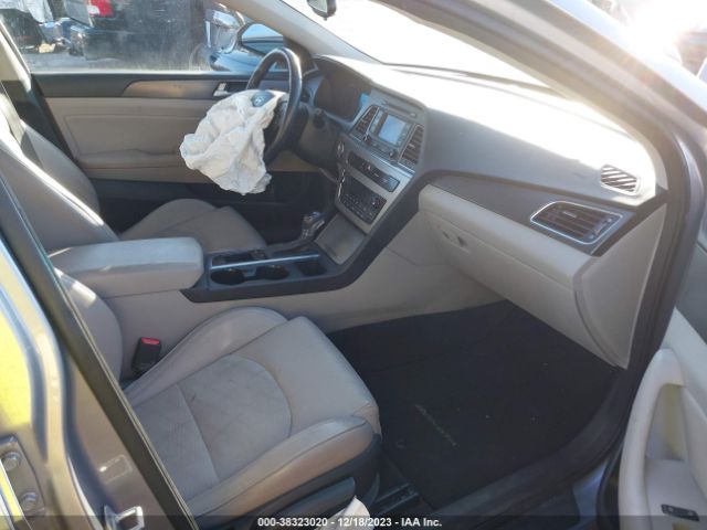 Photo 4 VIN: 5NPE34AFXFH228820 - HYUNDAI SONATA 