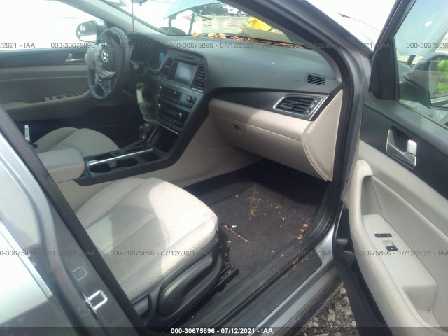 Photo 4 VIN: 5NPE34AFXGH270308 - HYUNDAI SONATA 