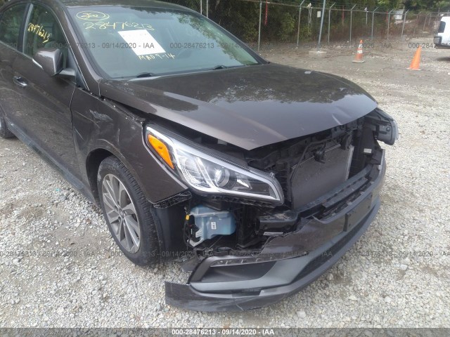 Photo 5 VIN: 5NPE34AFXGH330975 - HYUNDAI SONATA 