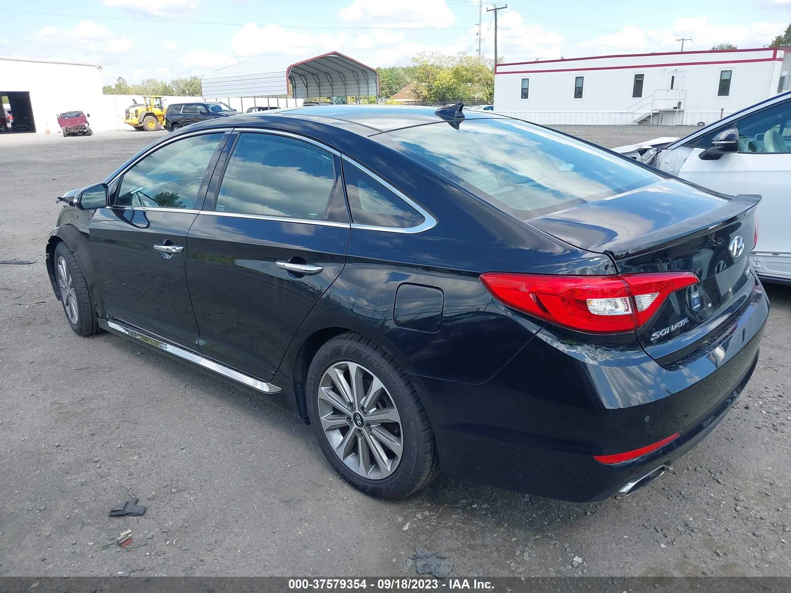 Photo 2 VIN: 5NPE34AFXGH331317 - HYUNDAI SONATA 