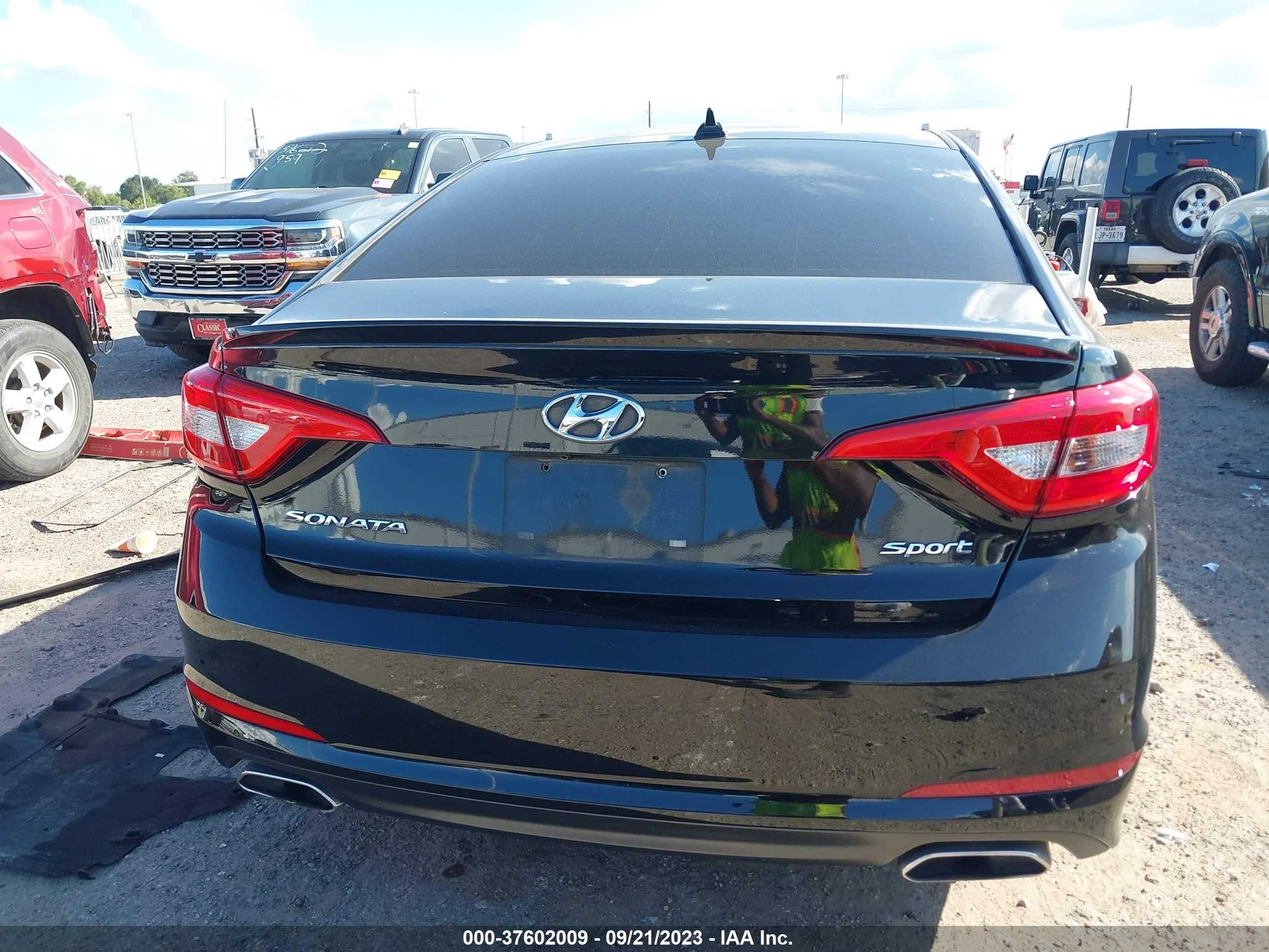 Photo 15 VIN: 5NPE34AFXGH333469 - HYUNDAI SONATA 