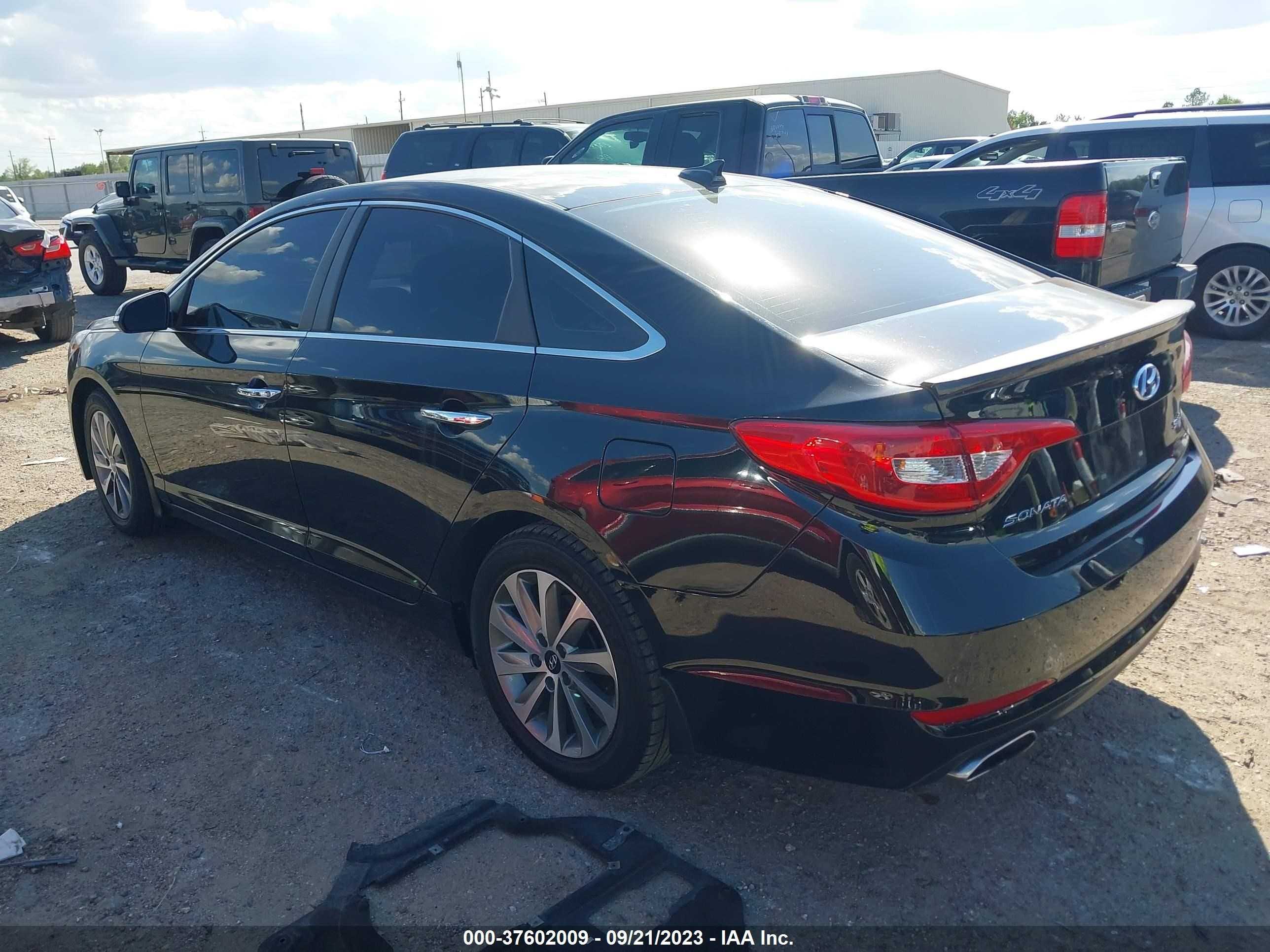 Photo 2 VIN: 5NPE34AFXGH333469 - HYUNDAI SONATA 