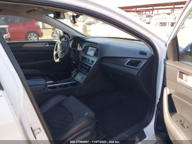 Photo 4 VIN: 5NPE34AFXGH378816 - HYUNDAI SONATA 