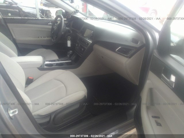 Photo 4 VIN: 5NPE34AFXGH426511 - HYUNDAI SONATA 