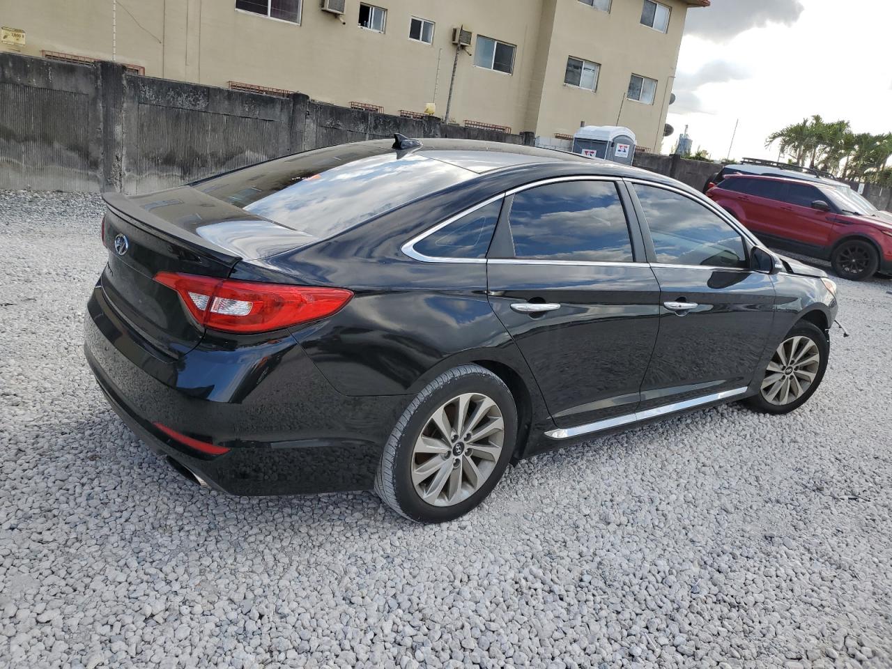 Photo 2 VIN: 5NPE34AFXHH488184 - HYUNDAI SONATA 