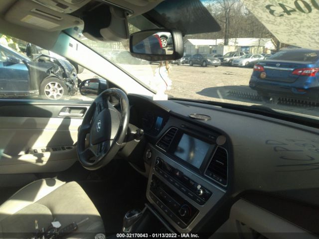 Photo 4 VIN: 5NPE34AFXHH577964 - HYUNDAI SONATA 