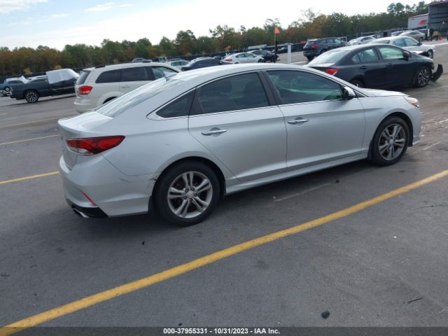 Photo 3 VIN: 5NPE34AFXJH630474 - HYUNDAI SONATA 