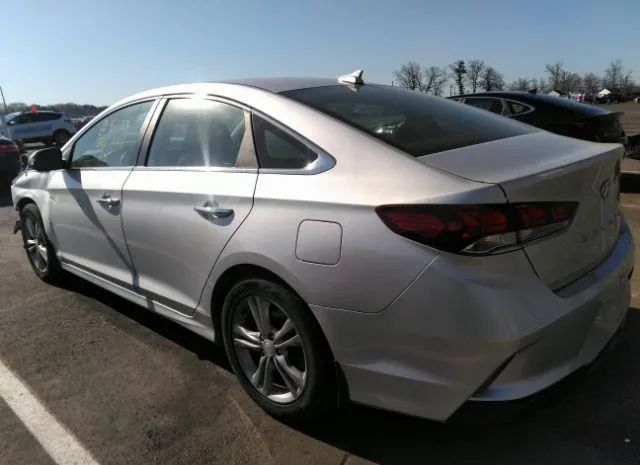 Photo 2 VIN: 5NPE34AFXJH634573 - HYUNDAI SONATA 