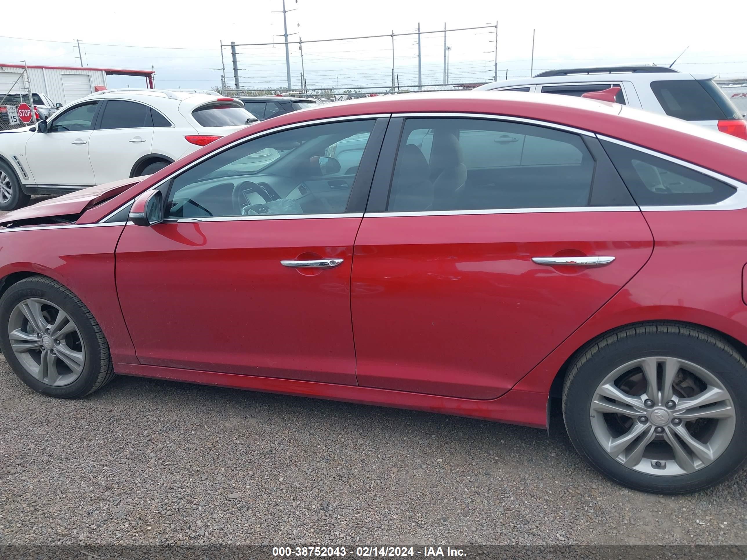 Photo 13 VIN: 5NPE34AFXJH655438 - HYUNDAI SONATA 