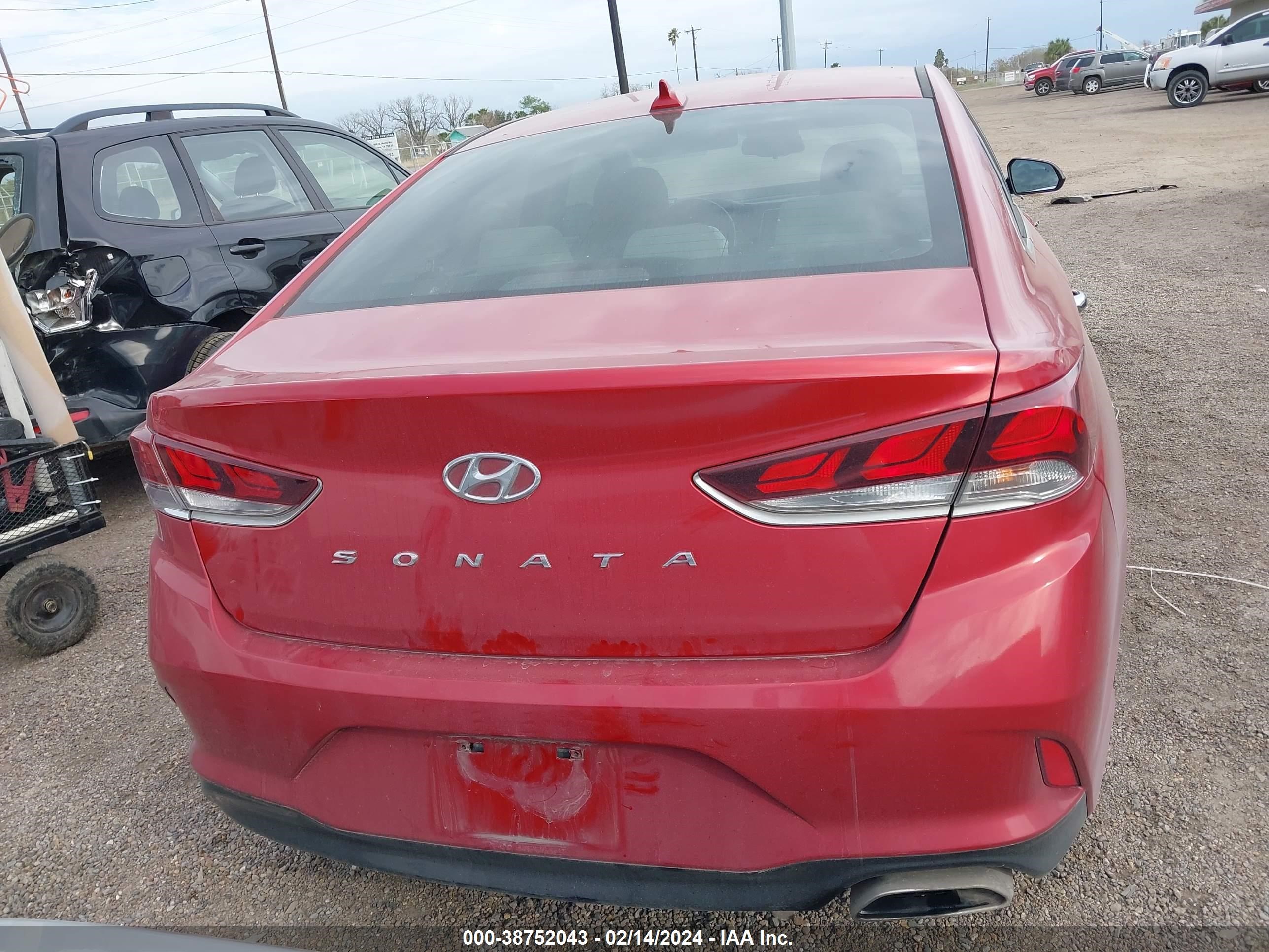 Photo 15 VIN: 5NPE34AFXJH655438 - HYUNDAI SONATA 