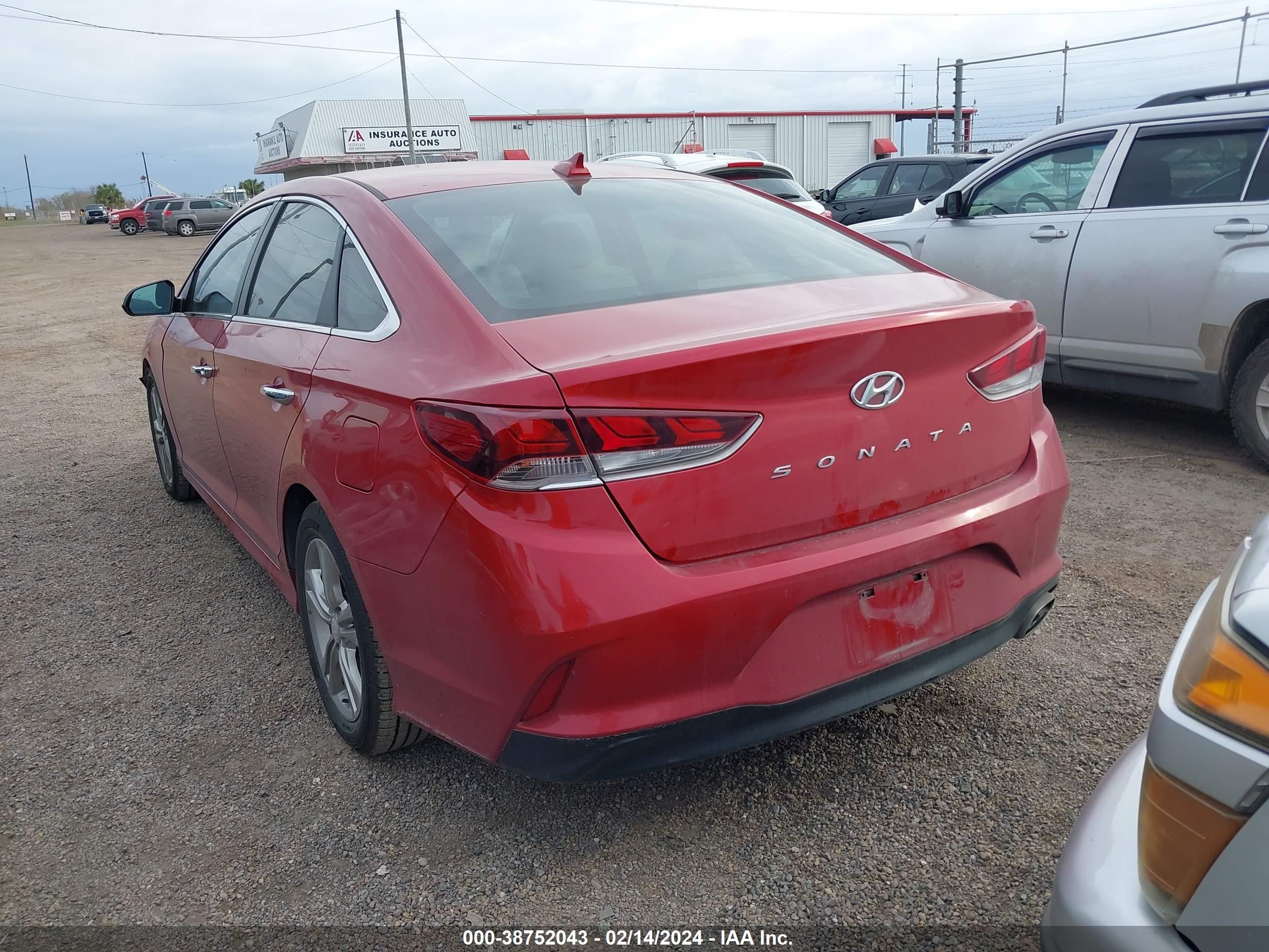 Photo 2 VIN: 5NPE34AFXJH655438 - HYUNDAI SONATA 