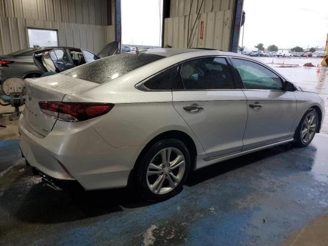 Photo 2 VIN: 5NPE34AFXJH677987 - HYUNDAI SONATA SPO 