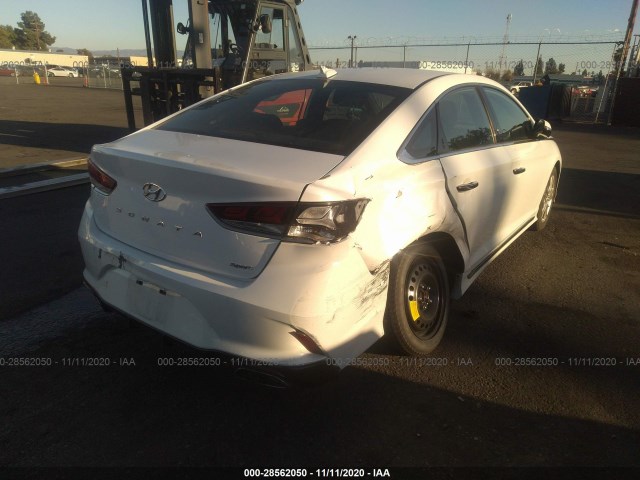 Photo 3 VIN: 5NPE34AFXJH698435 - HYUNDAI SONATA 