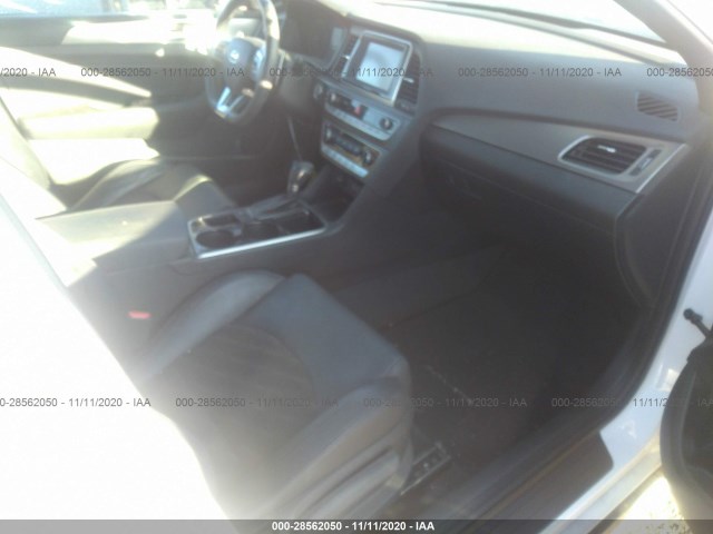 Photo 4 VIN: 5NPE34AFXJH698435 - HYUNDAI SONATA 