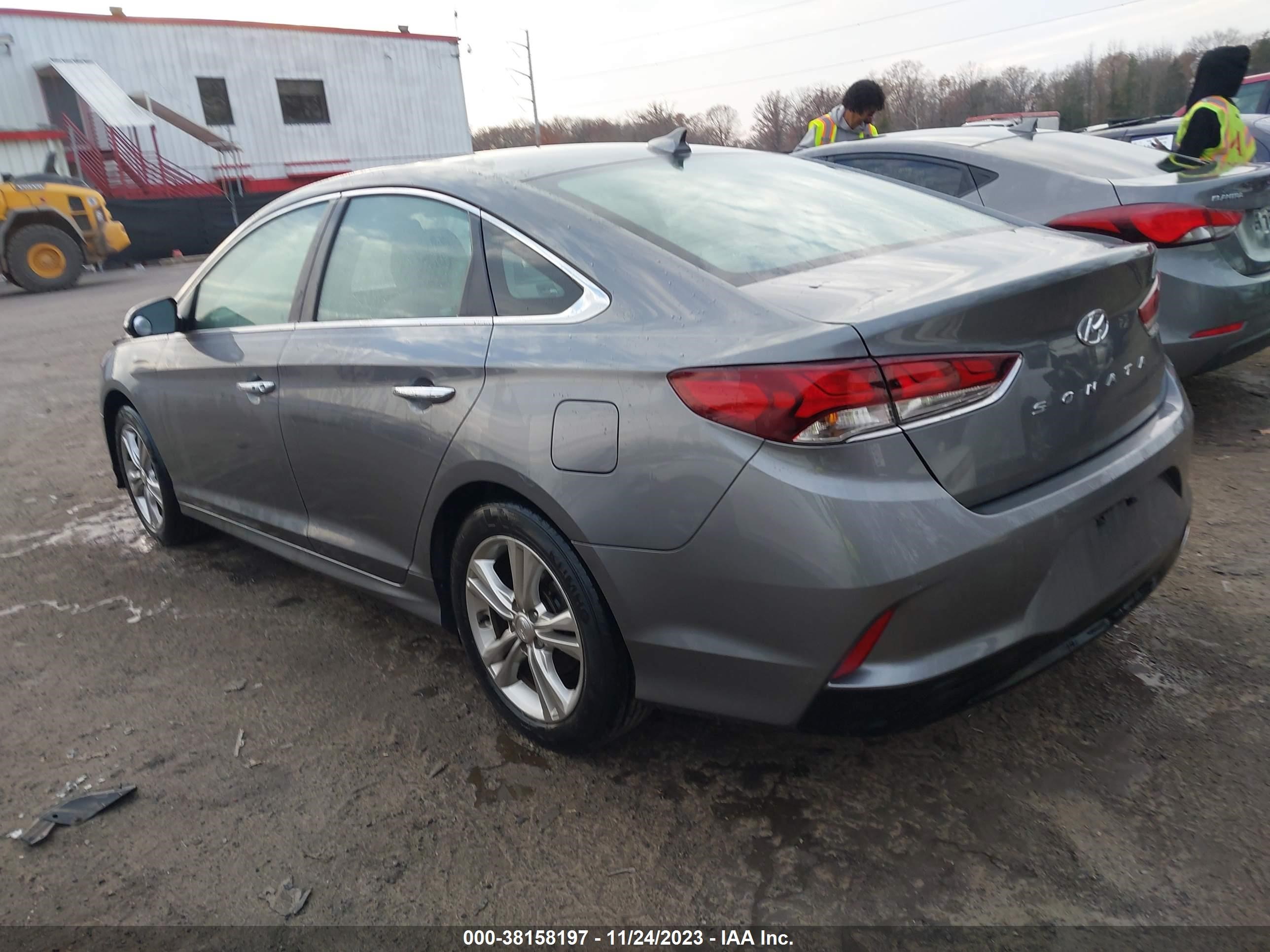 Photo 2 VIN: 5NPE34AFXJH725116 - HYUNDAI SONATA 