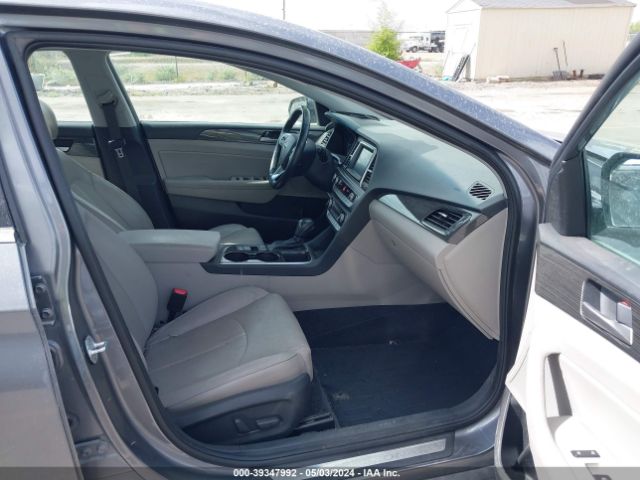 Photo 4 VIN: 5NPE34AFXKH775497 - HYUNDAI SONATA 