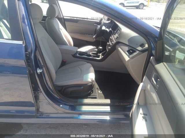 Photo 4 VIN: 5NPE34AFXKH776147 - HYUNDAI SONATA 