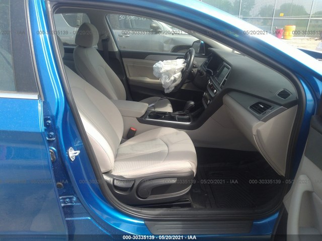 Photo 4 VIN: 5NPE34AFXKH776276 - HYUNDAI SONATA 