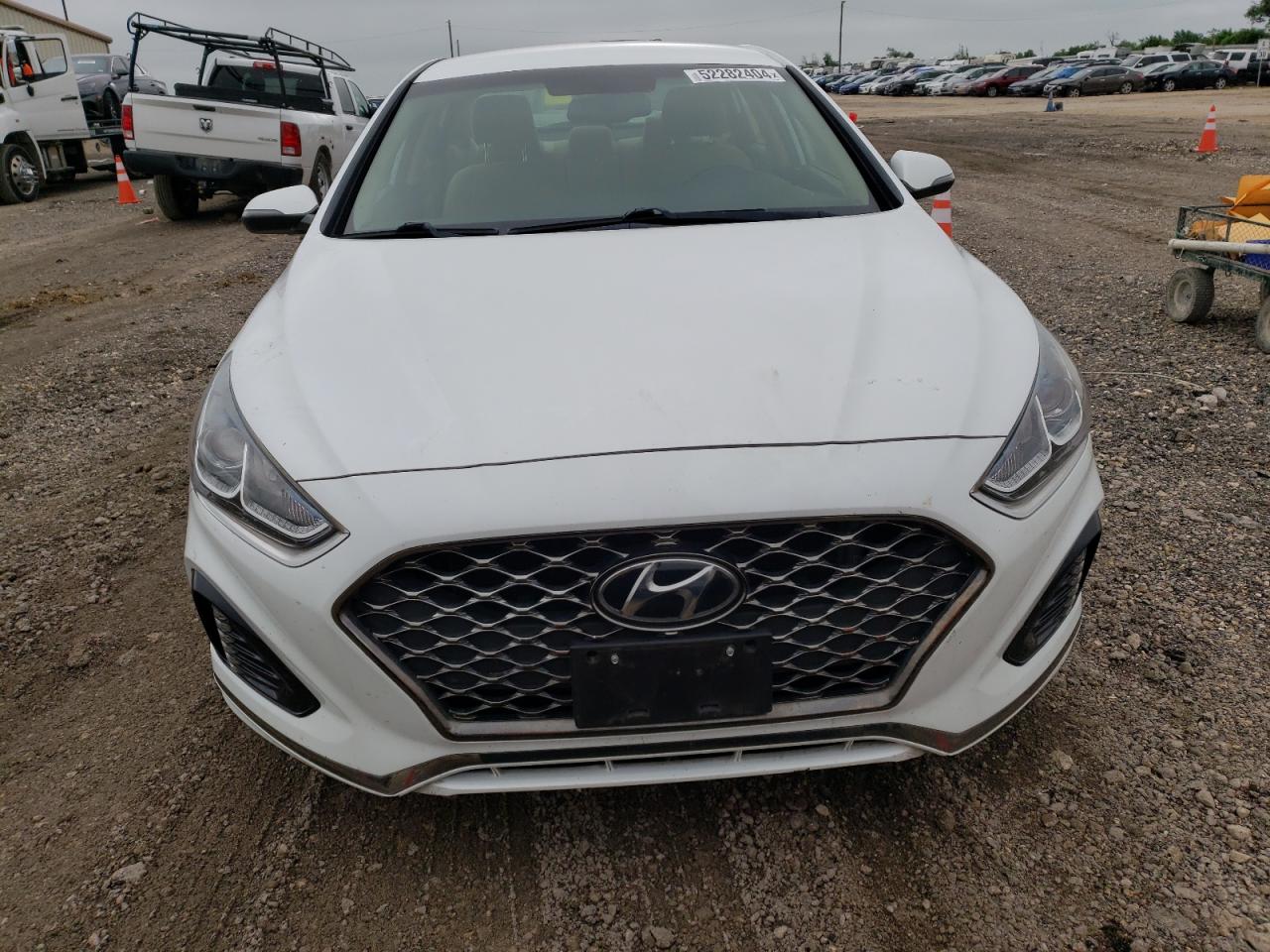 Photo 4 VIN: 5NPE34AFXKH795586 - HYUNDAI SONATA 