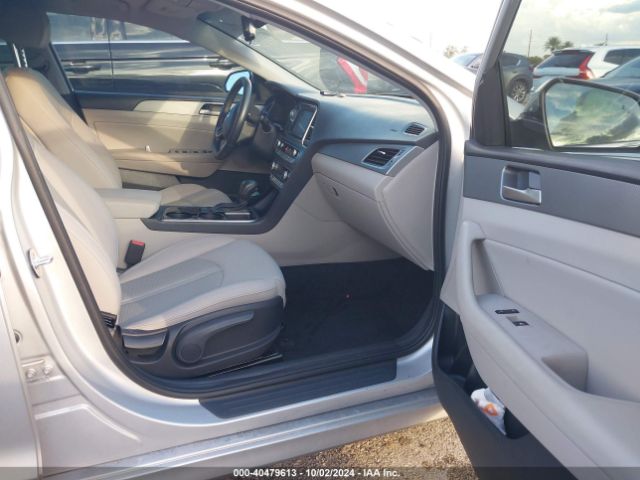 Photo 4 VIN: 5NPE34AFXKH802780 - HYUNDAI SONATA 