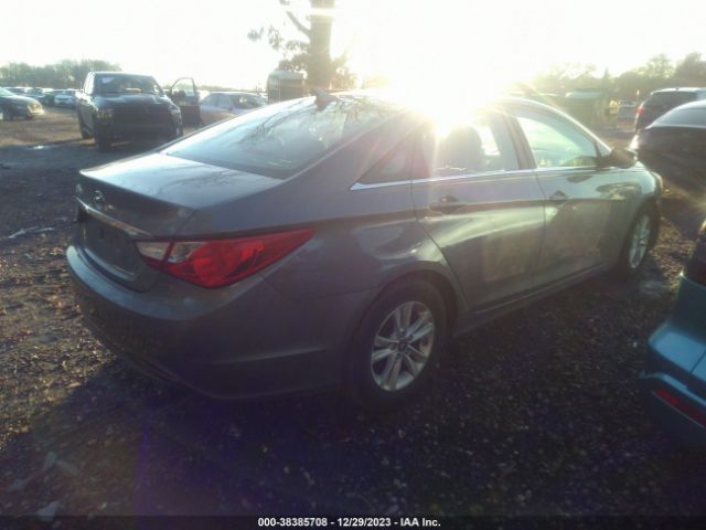 Photo 3 VIN: 5NPEB4AC0BH024255 - HYUNDAI SONATA 