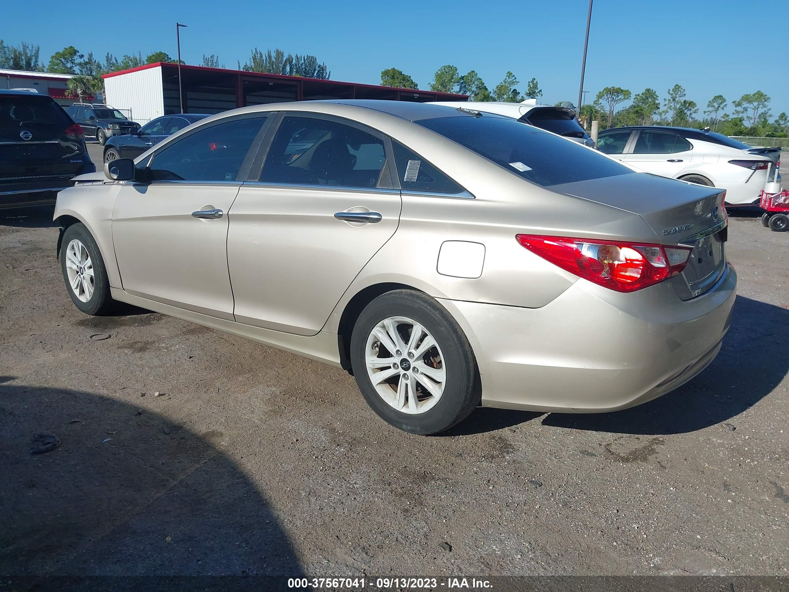 Photo 2 VIN: 5NPEB4AC0BH042383 - HYUNDAI SONATA 