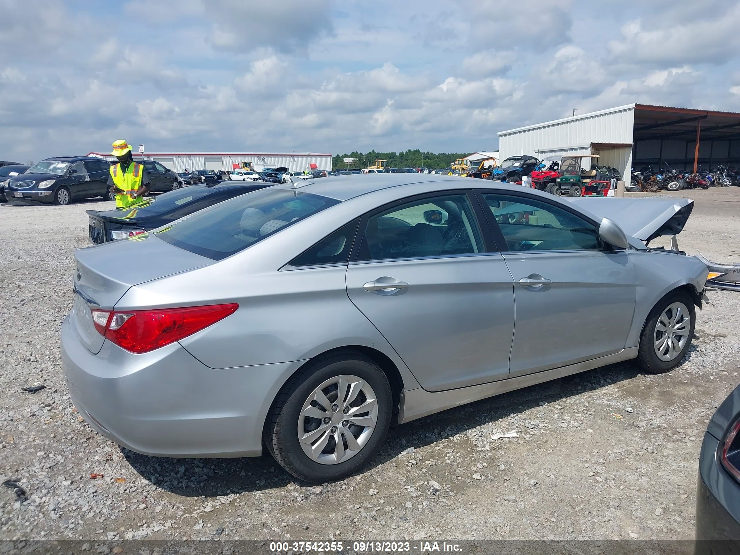 Photo 13 VIN: 5NPEB4AC0BH107264 - HYUNDAI SONATA 