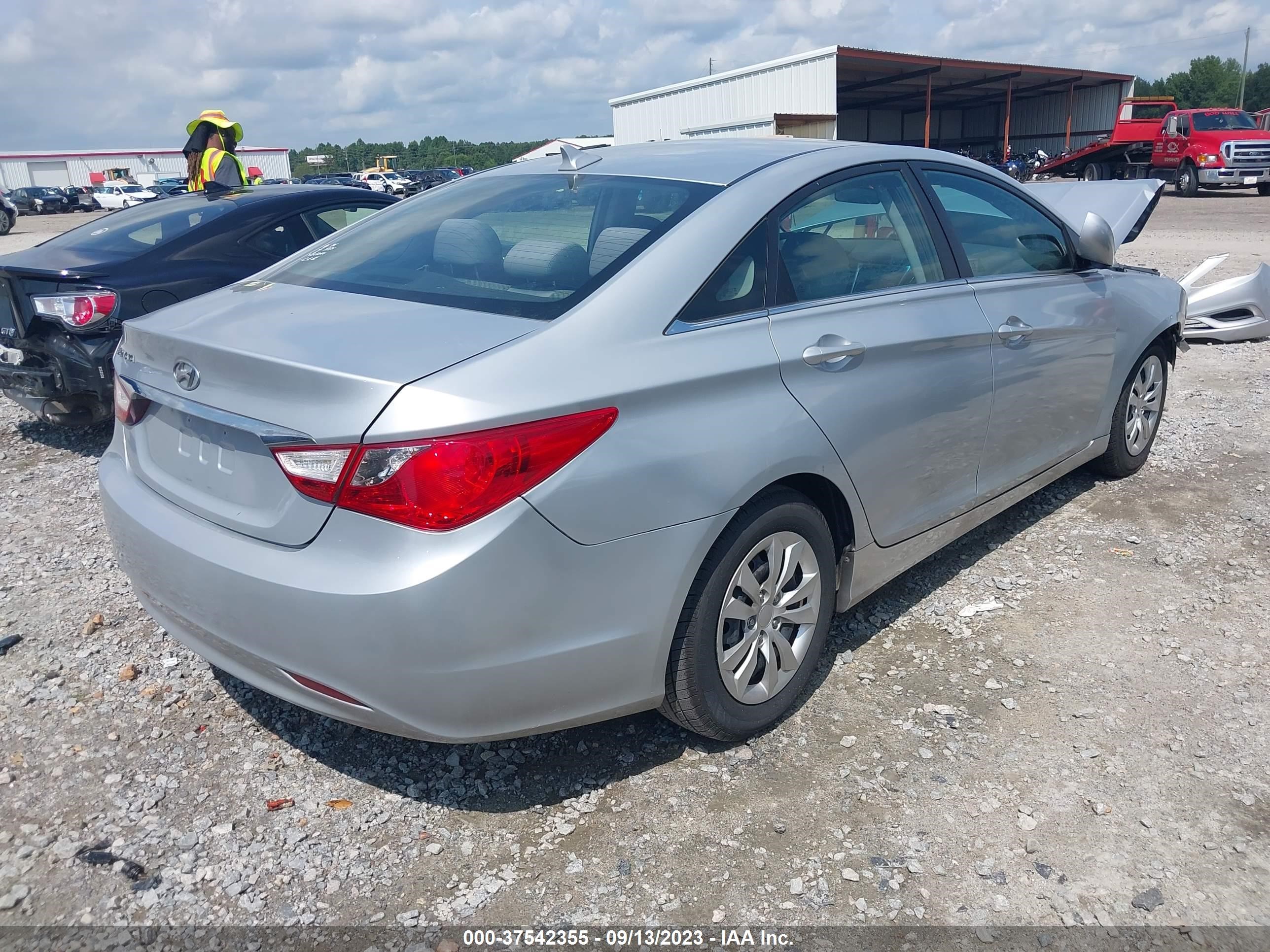 Photo 3 VIN: 5NPEB4AC0BH107264 - HYUNDAI SONATA 