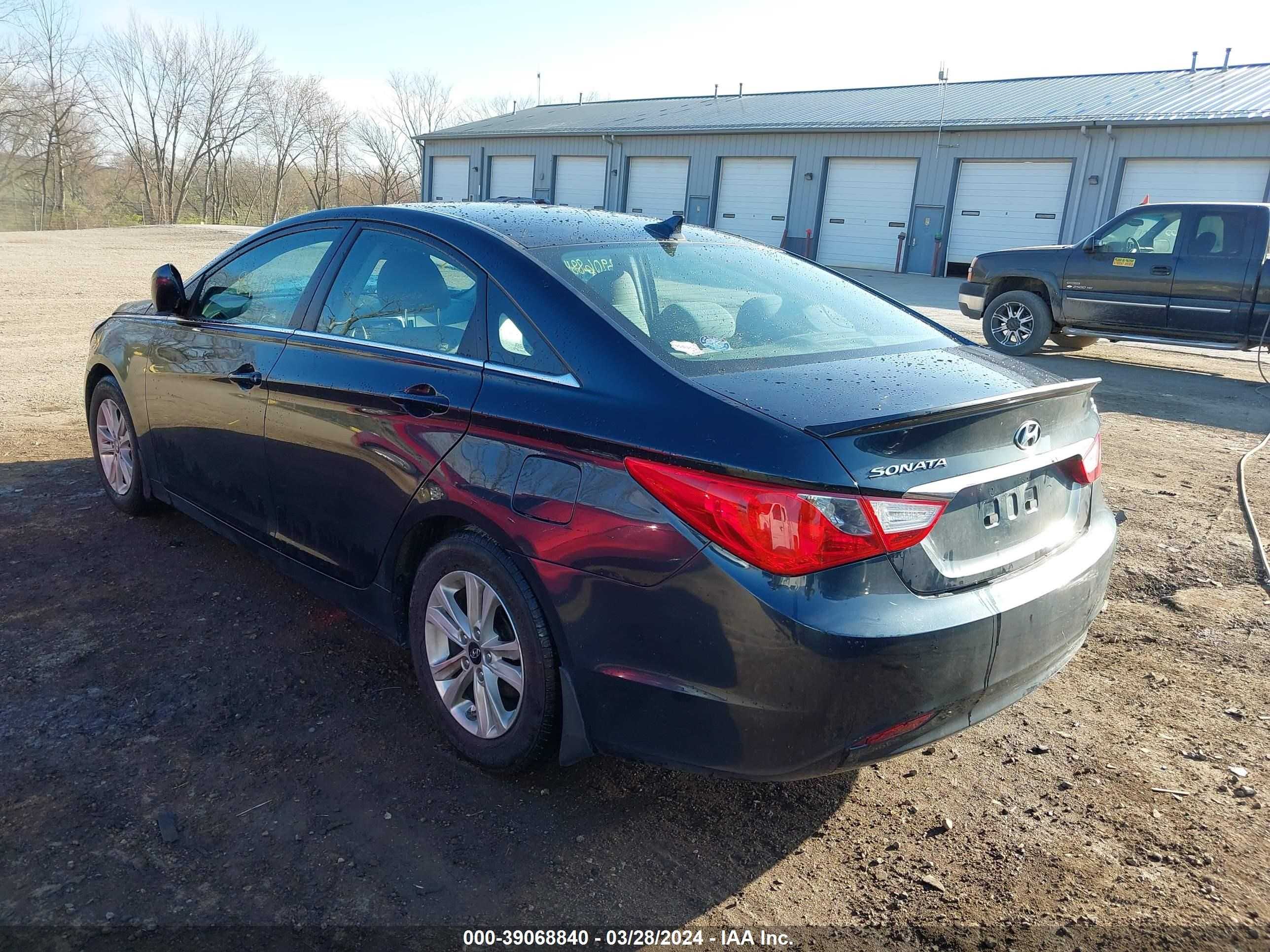 Photo 2 VIN: 5NPEB4AC0BH124422 - HYUNDAI SONATA 