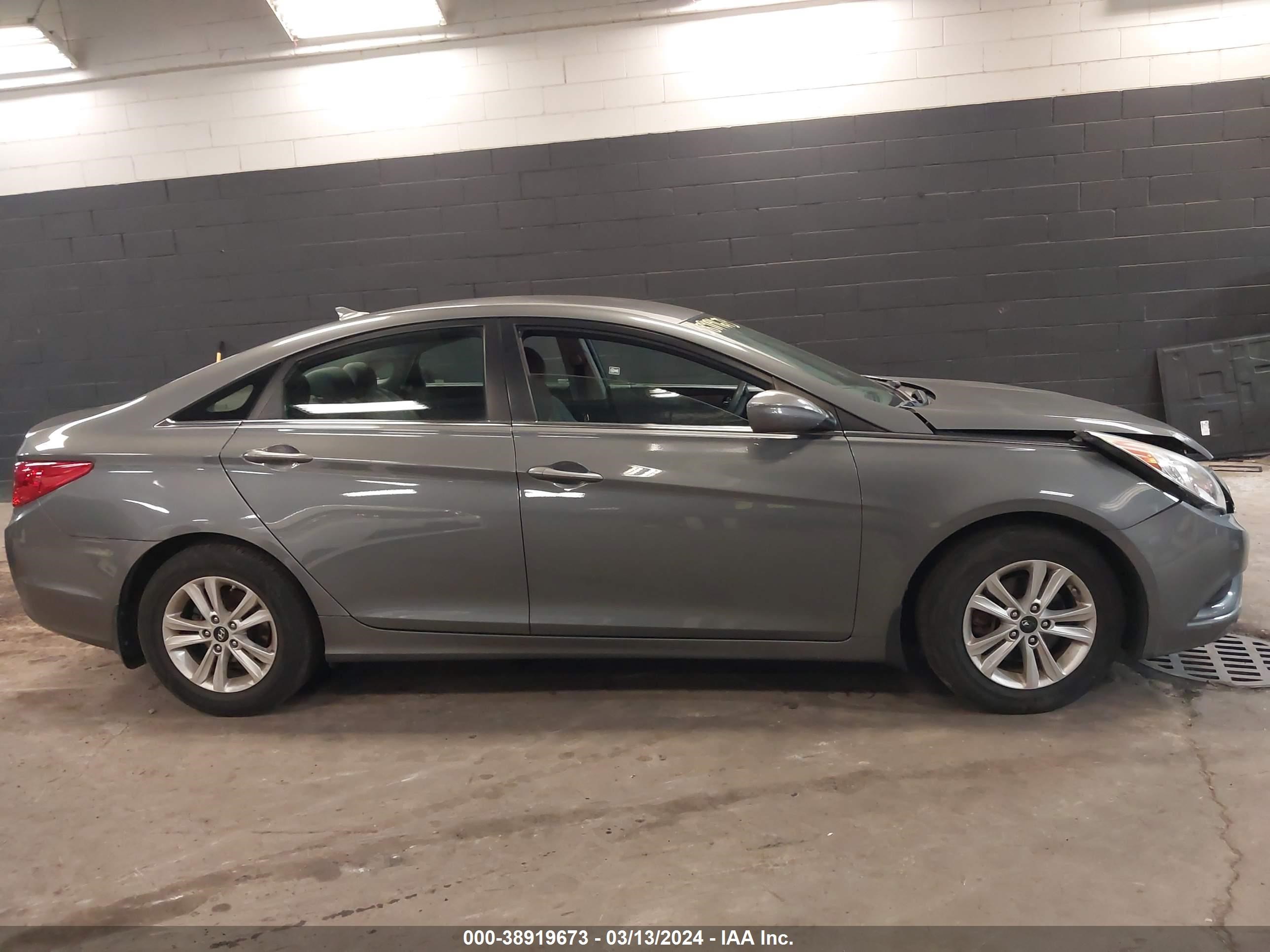 Photo 13 VIN: 5NPEB4AC0BH180599 - HYUNDAI SONATA 