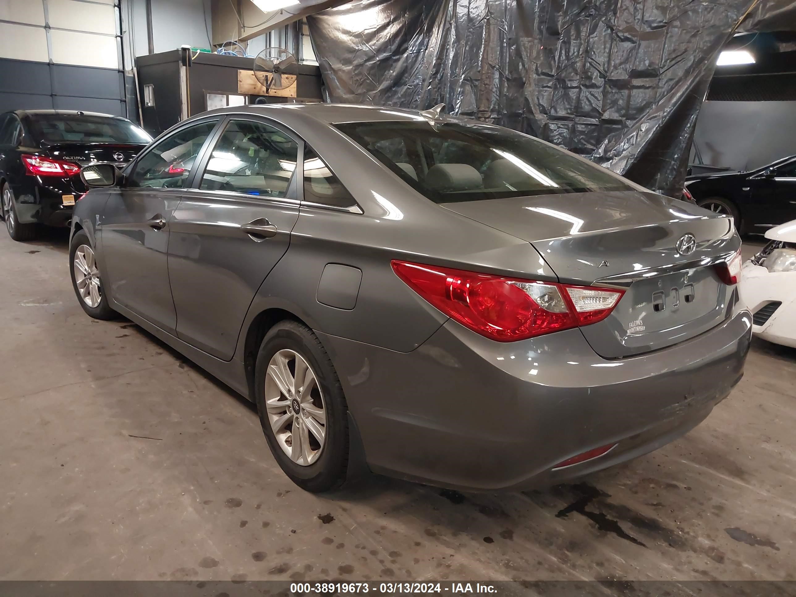 Photo 2 VIN: 5NPEB4AC0BH180599 - HYUNDAI SONATA 