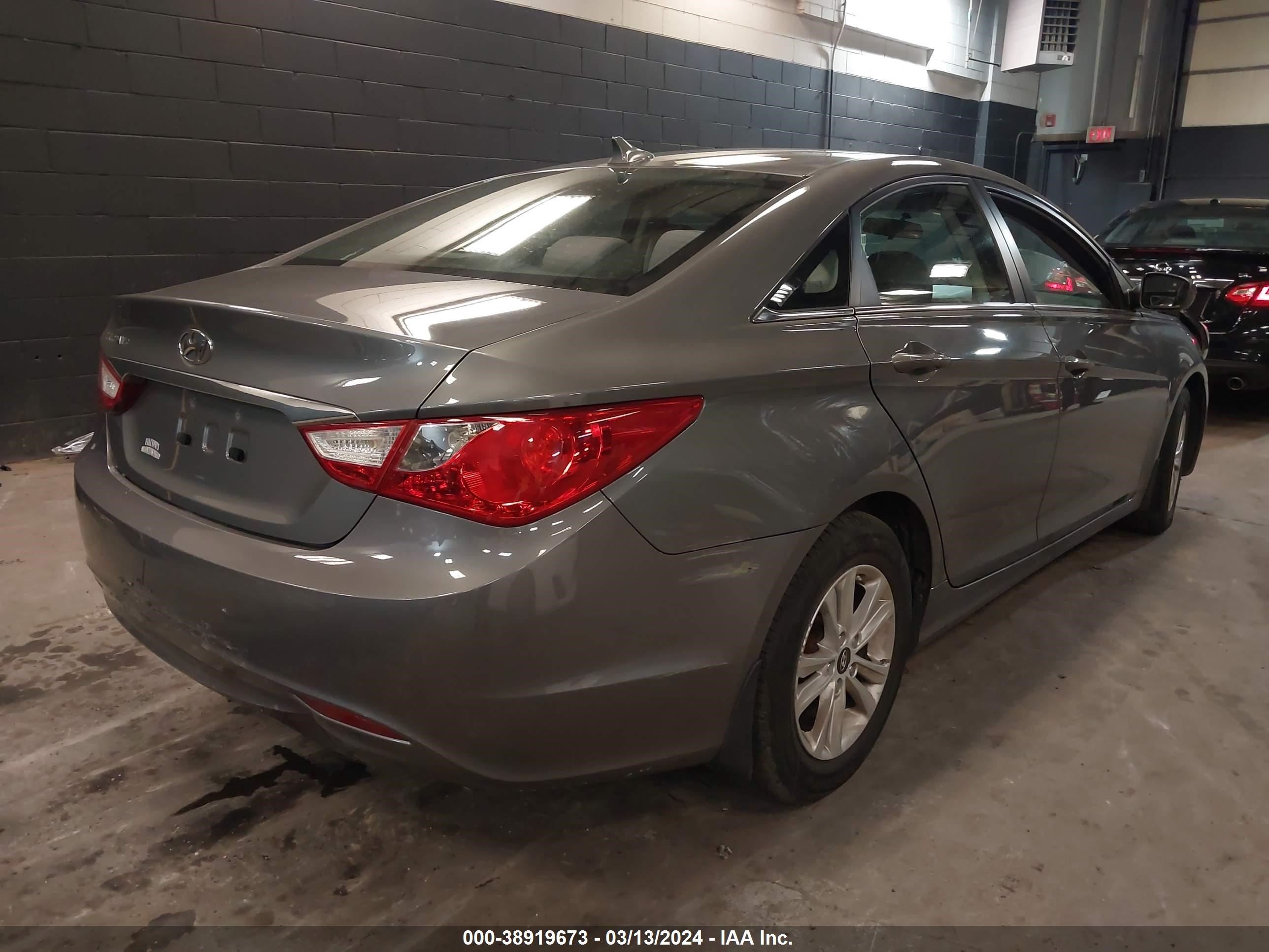 Photo 3 VIN: 5NPEB4AC0BH180599 - HYUNDAI SONATA 