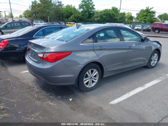 Photo 3 VIN: 5NPEB4AC0BH180599 - HYUNDAI SONATA 