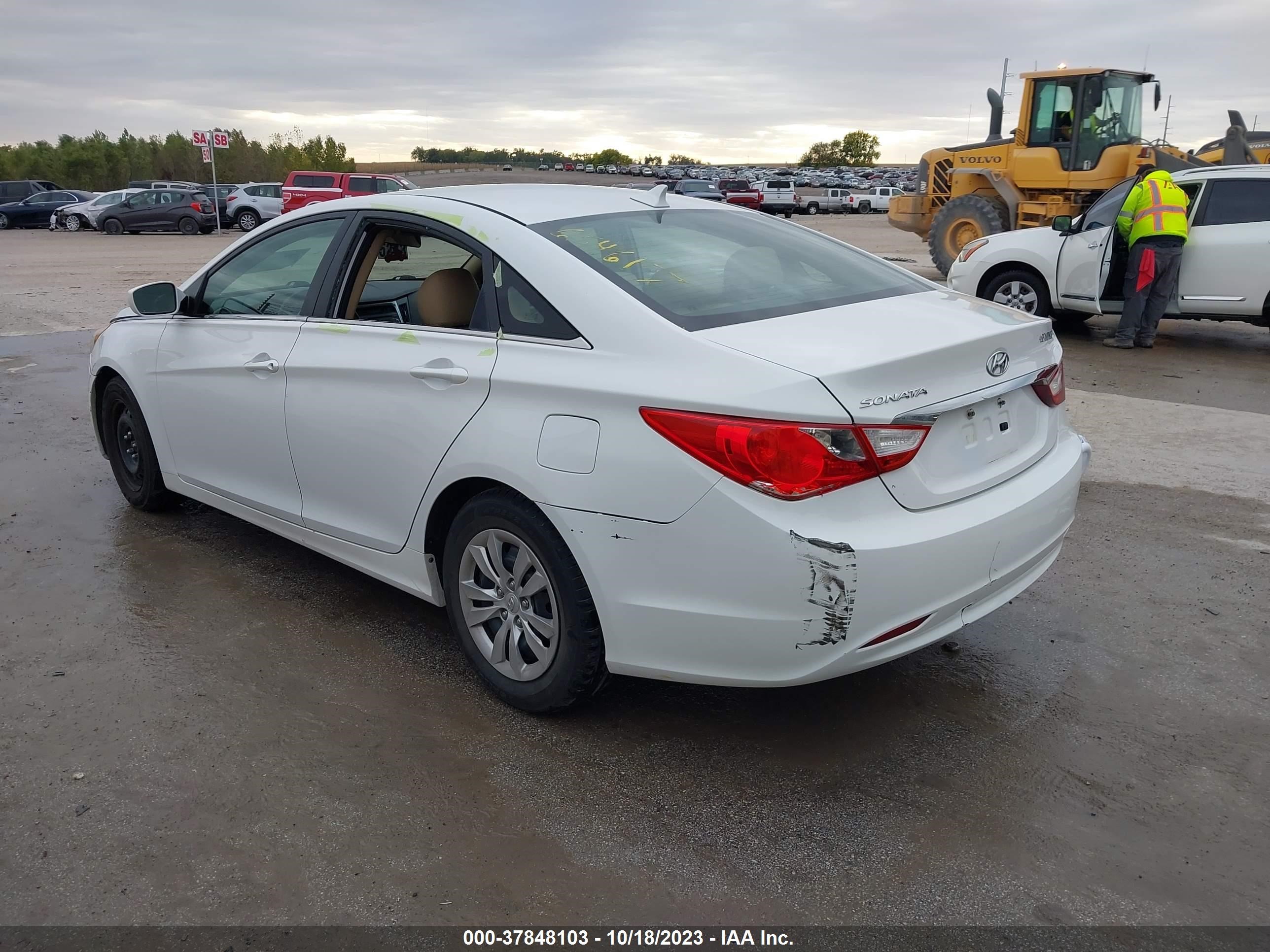 Photo 3 VIN: 5NPEB4AC0BH253891 - HYUNDAI SONATA 