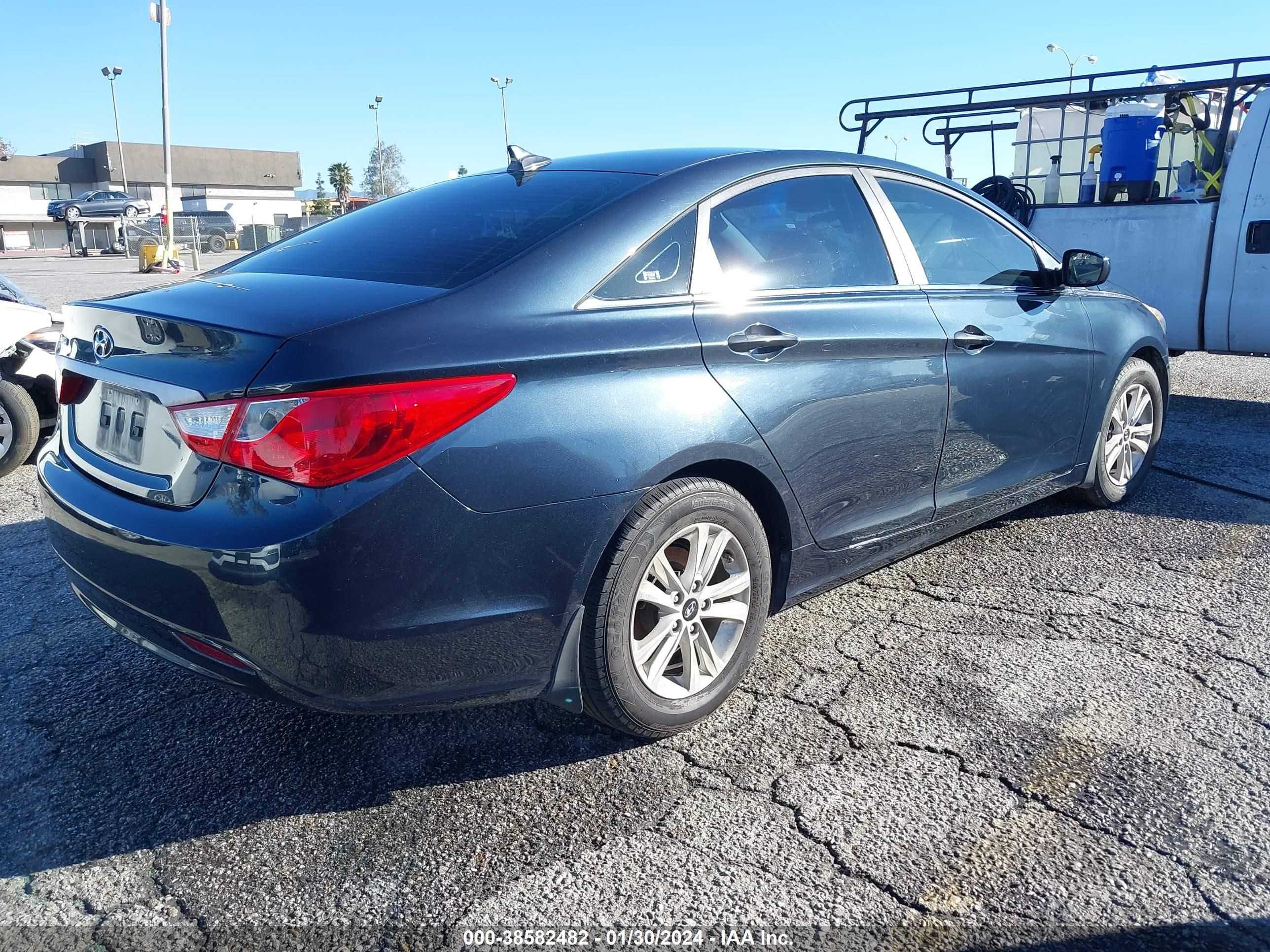 Photo 3 VIN: 5NPEB4AC0BH263126 - HYUNDAI SONATA 