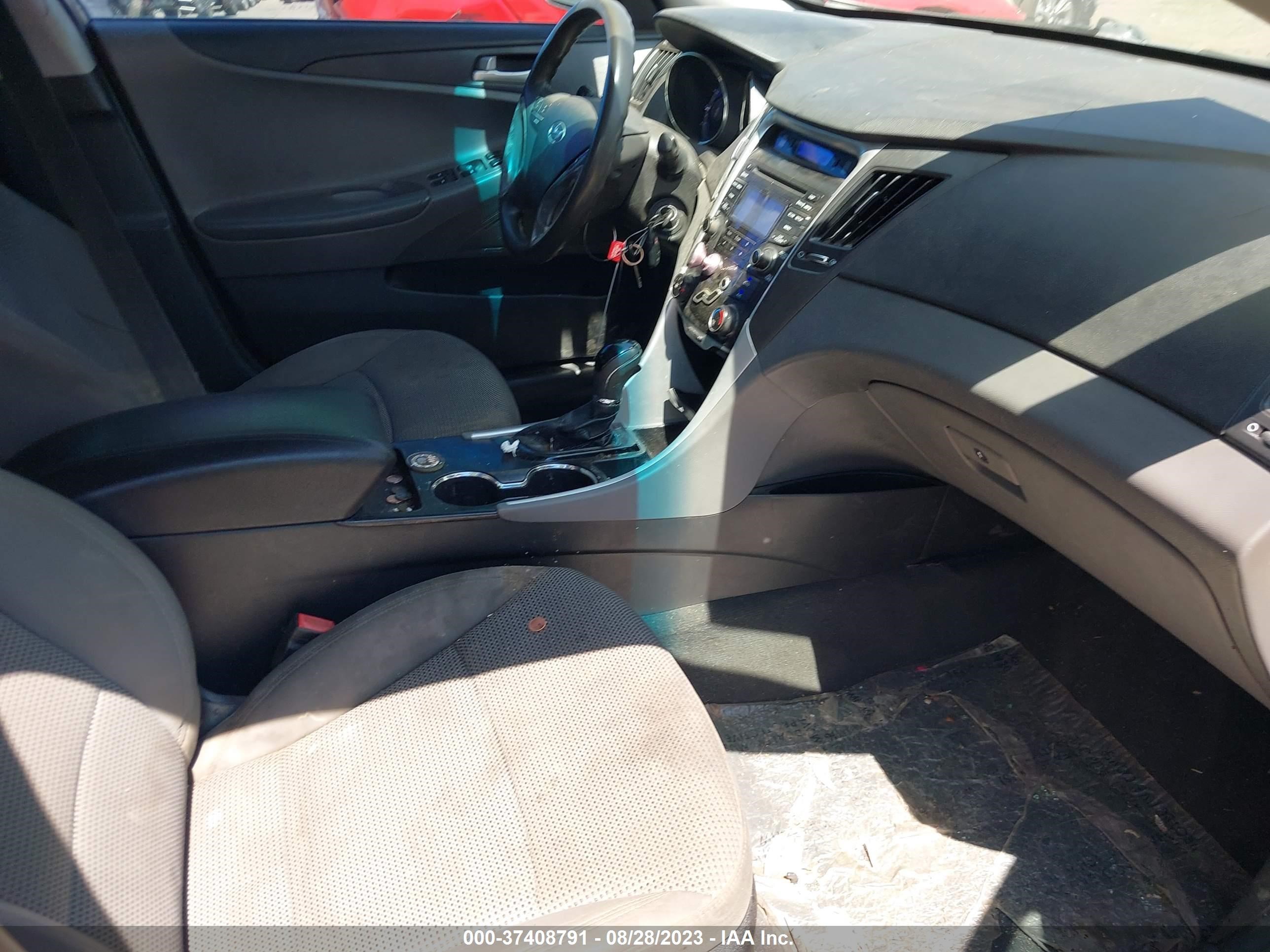 Photo 4 VIN: 5NPEB4AC0CH338067 - HYUNDAI SONATA 