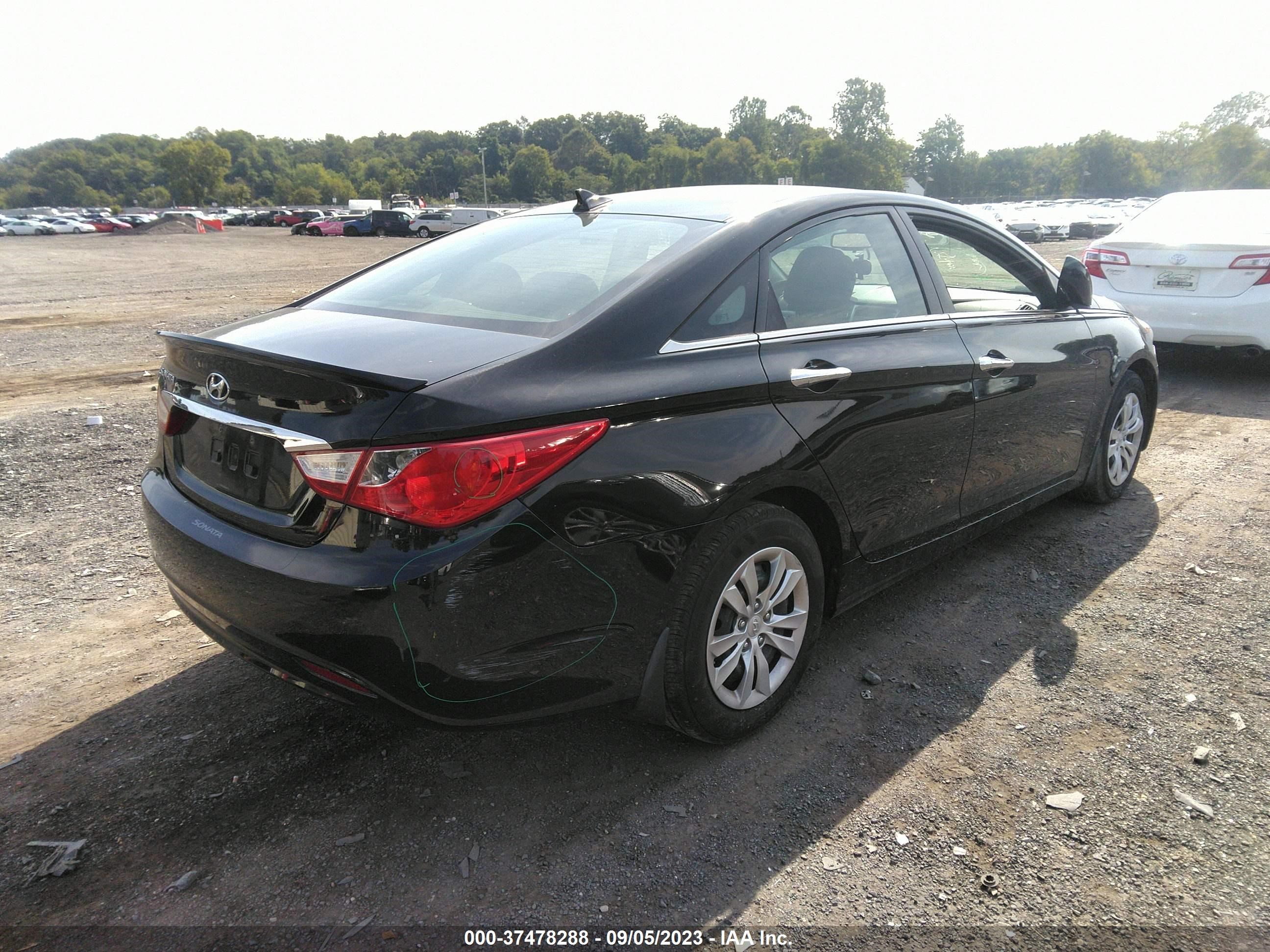 Photo 3 VIN: 5NPEB4AC0CH363034 - HYUNDAI SONATA 