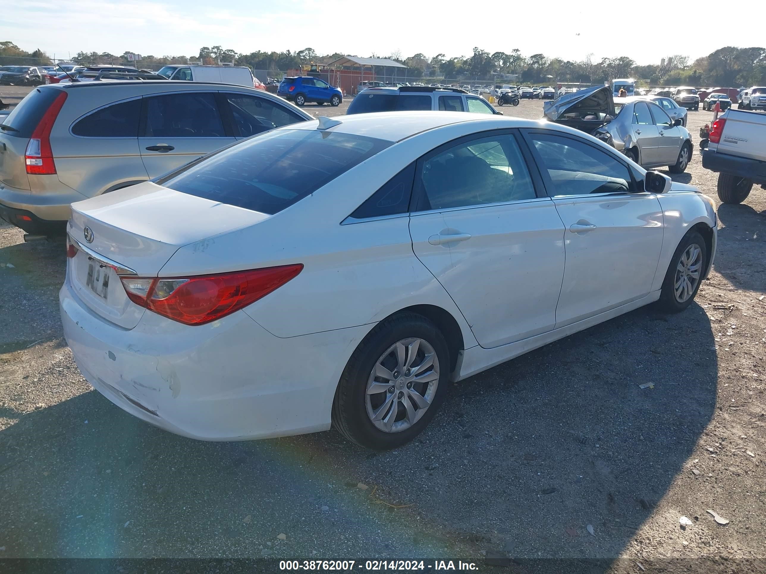 Photo 3 VIN: 5NPEB4AC0CH368296 - HYUNDAI SONATA 