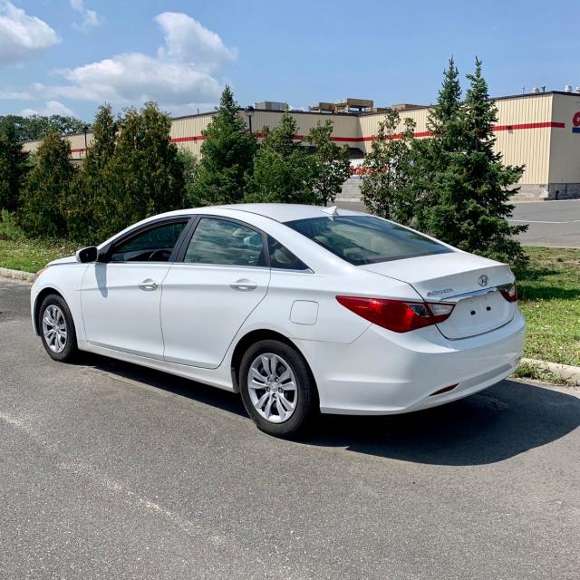 Photo 2 VIN: 5NPEB4AC0CH372462 - HYUNDAI SONATA GLS 