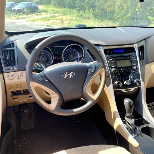 Photo 8 VIN: 5NPEB4AC0CH372462 - HYUNDAI SONATA GLS 