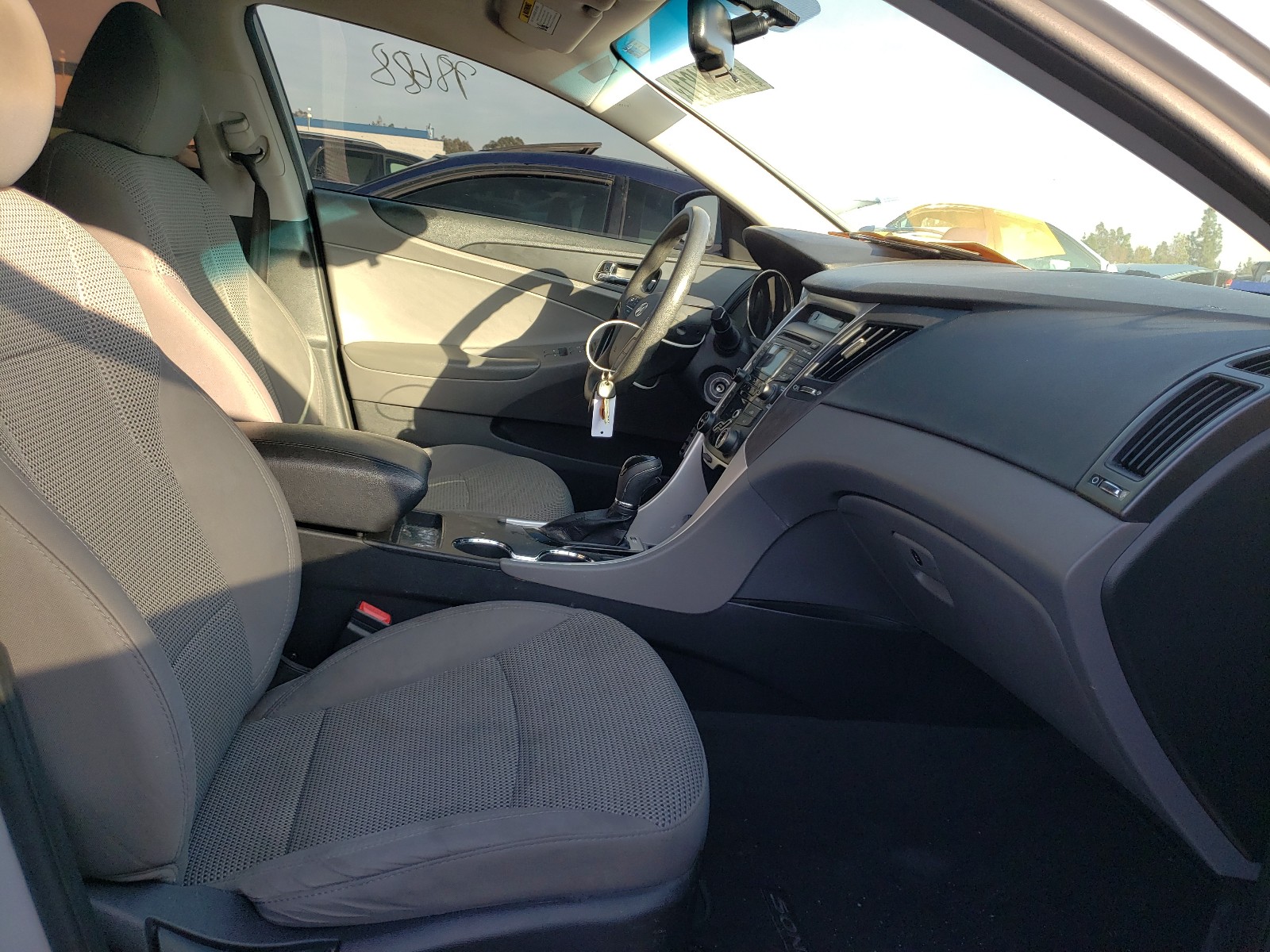 Photo 4 VIN: 5NPEB4AC0CH377743 - HYUNDAI SONATA GLS 