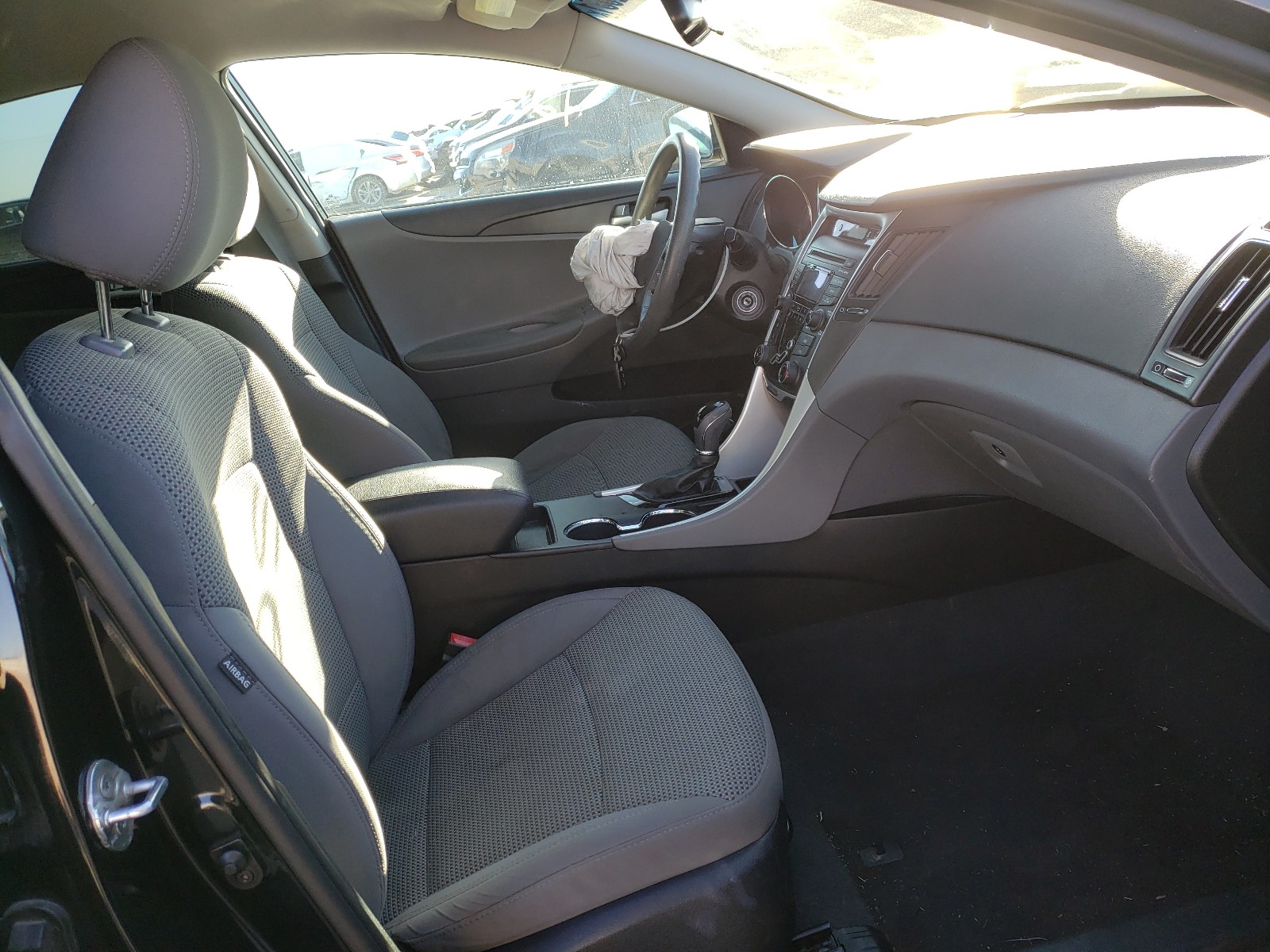 Photo 4 VIN: 5NPEB4AC0CH397071 - HYUNDAI SONATA GLS 