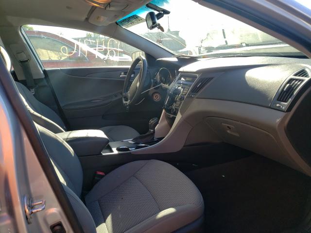 Photo 4 VIN: 5NPEB4AC0CH431574 - HYUNDAI SONATA GLS 