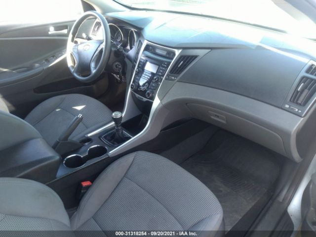 Photo 4 VIN: 5NPEB4AC0CH460878 - HYUNDAI SONATA 