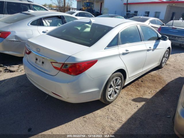 Photo 3 VIN: 5NPEB4AC0CH483500 - HYUNDAI SONATA 