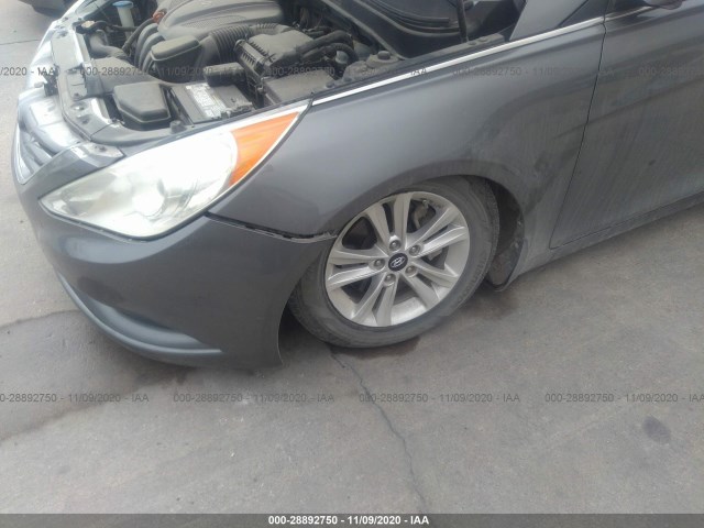 Photo 5 VIN: 5NPEB4AC0CH488390 - HYUNDAI SONATA 