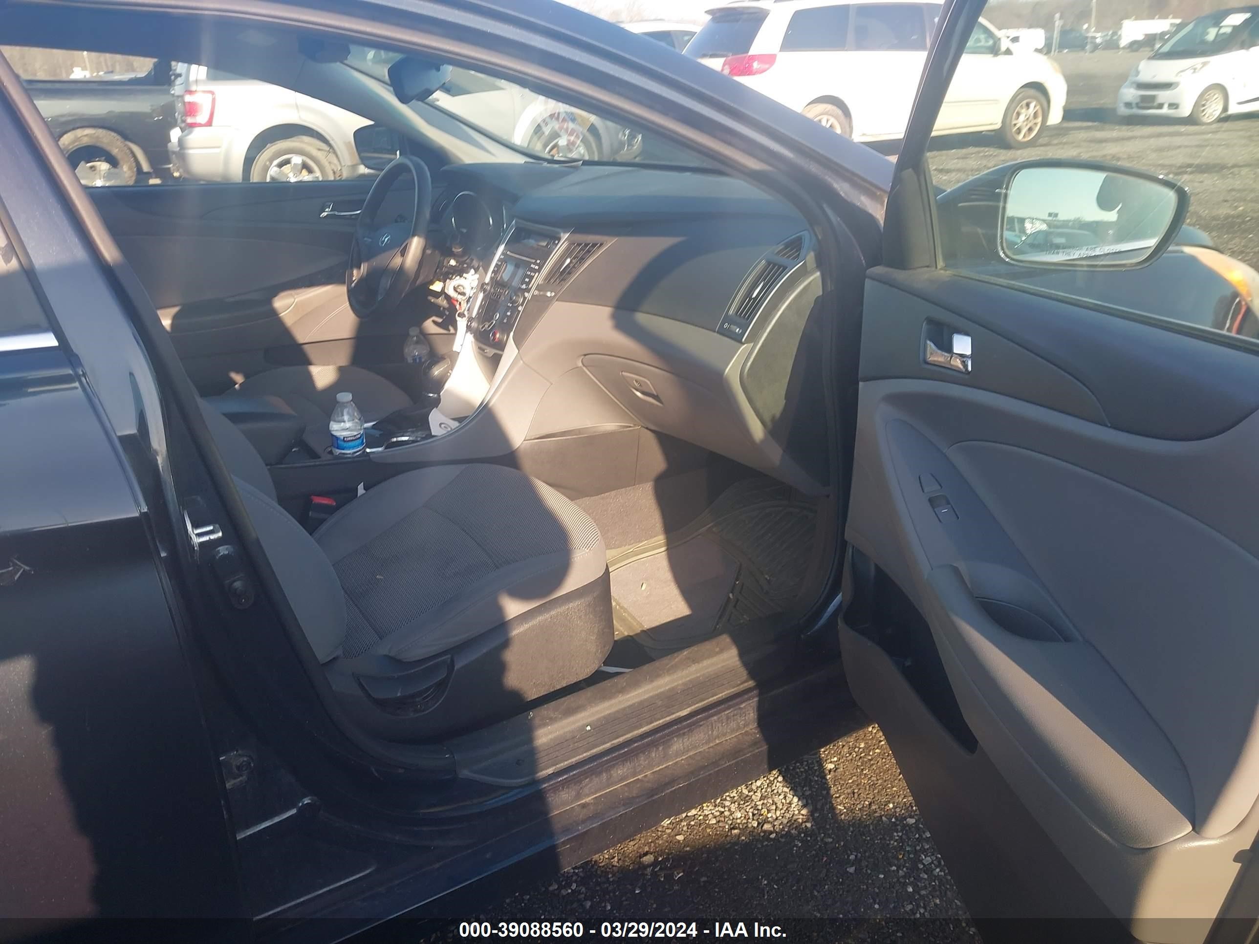 Photo 4 VIN: 5NPEB4AC0CH501333 - HYUNDAI SONATA 