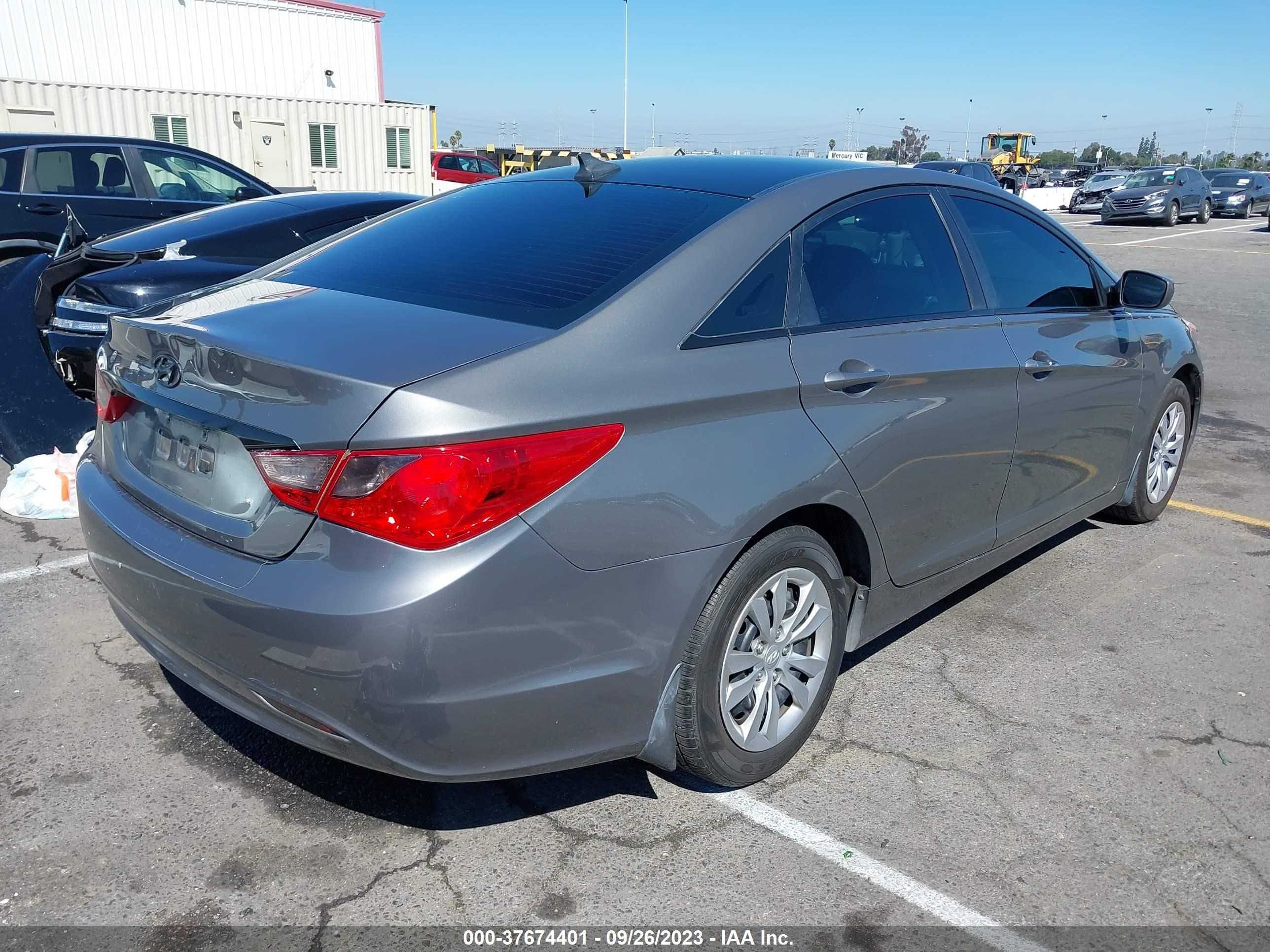 Photo 3 VIN: 5NPEB4AC0DH511233 - HYUNDAI SONATA 